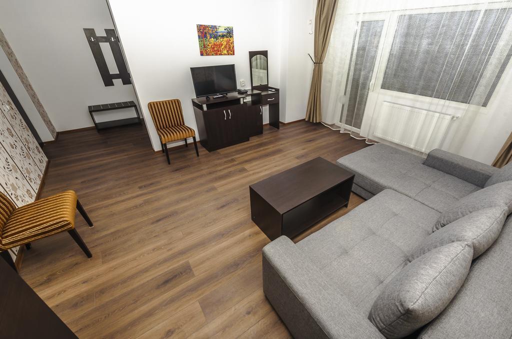Sara'S Sons Hotel Байле Херкулане Екстериор снимка